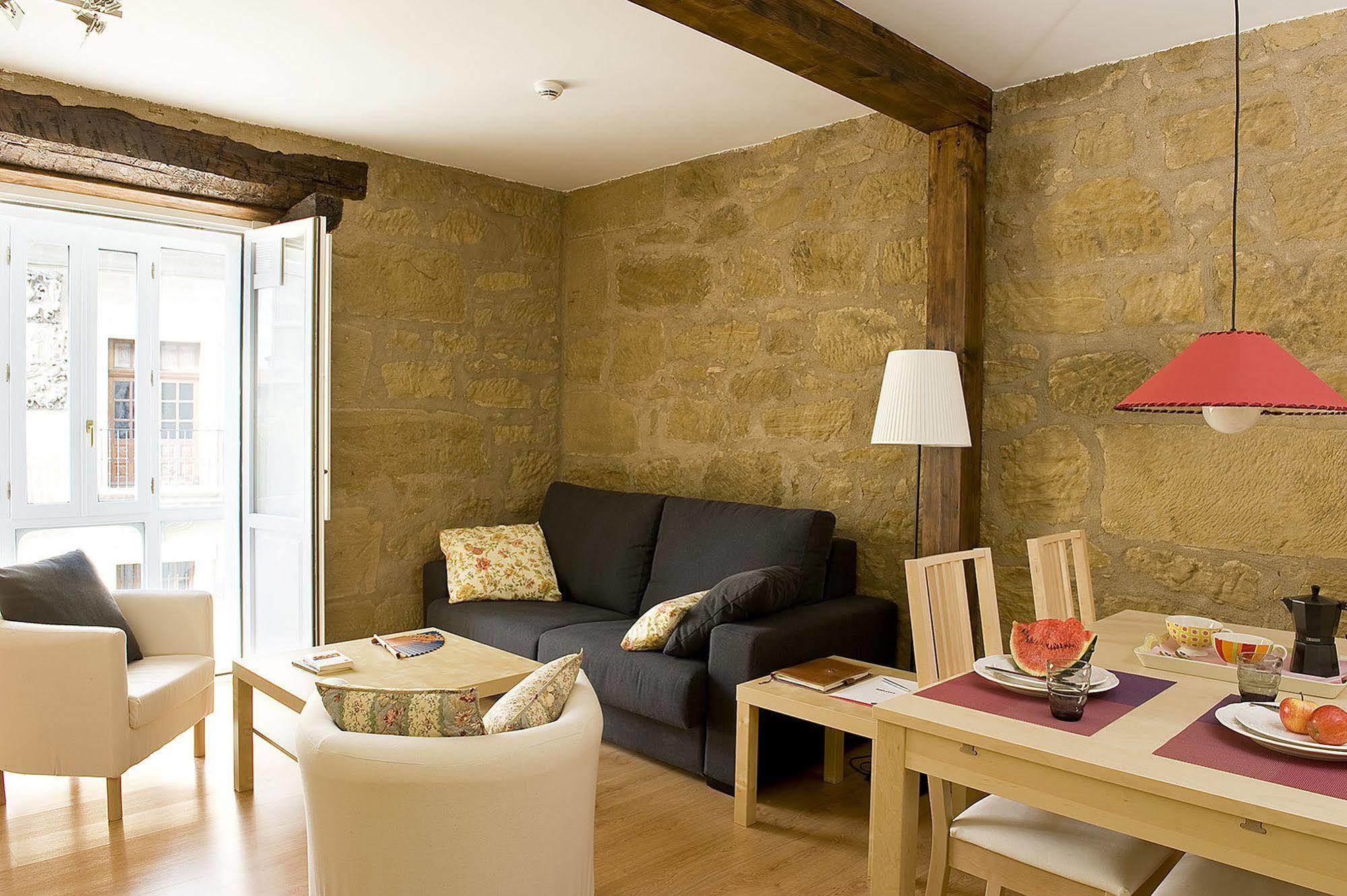 Apartamentos Turisticos Los Zapatos Morados Аро Экстерьер фото