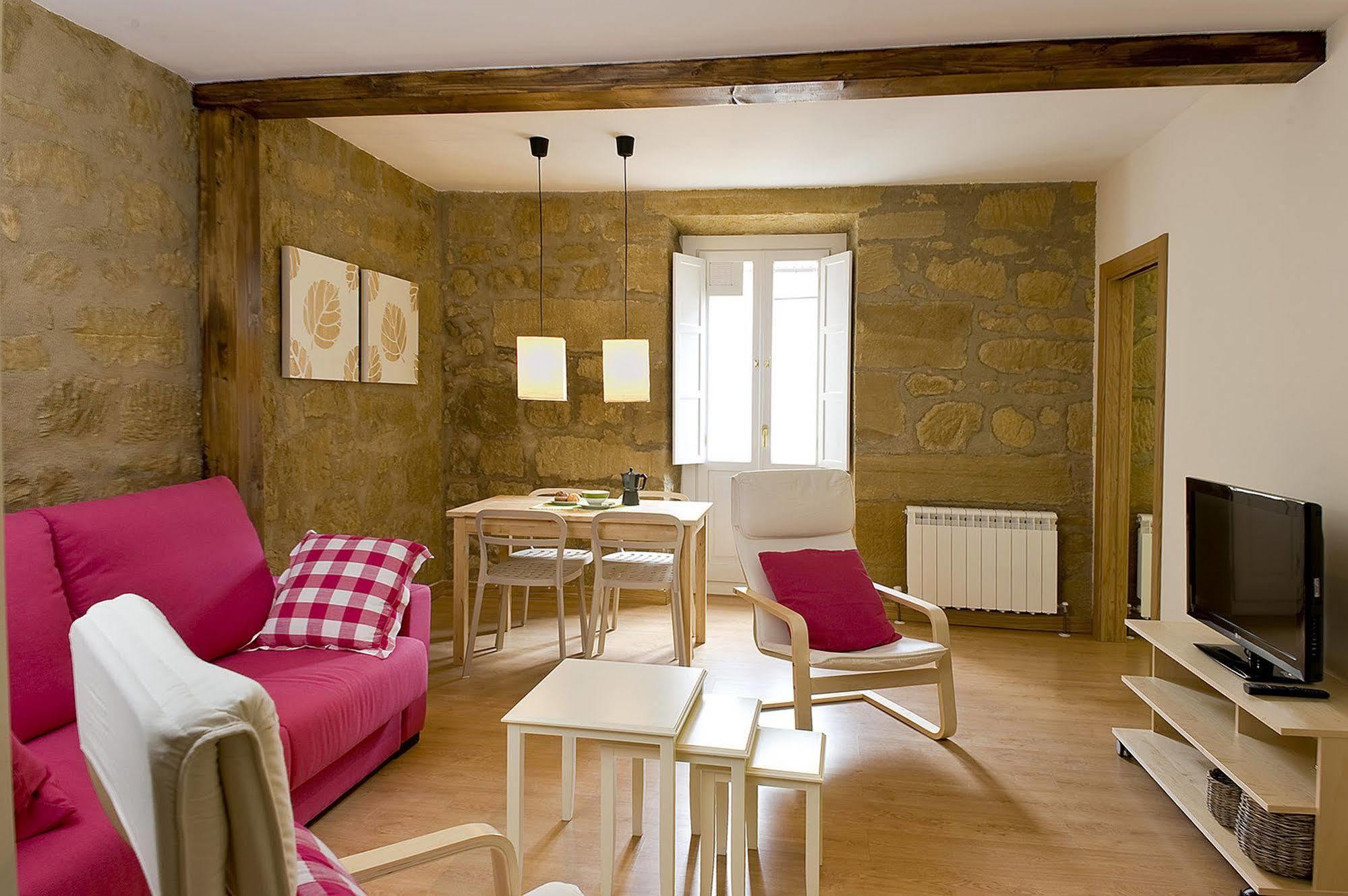 Apartamentos Turisticos Los Zapatos Morados Аро Экстерьер фото